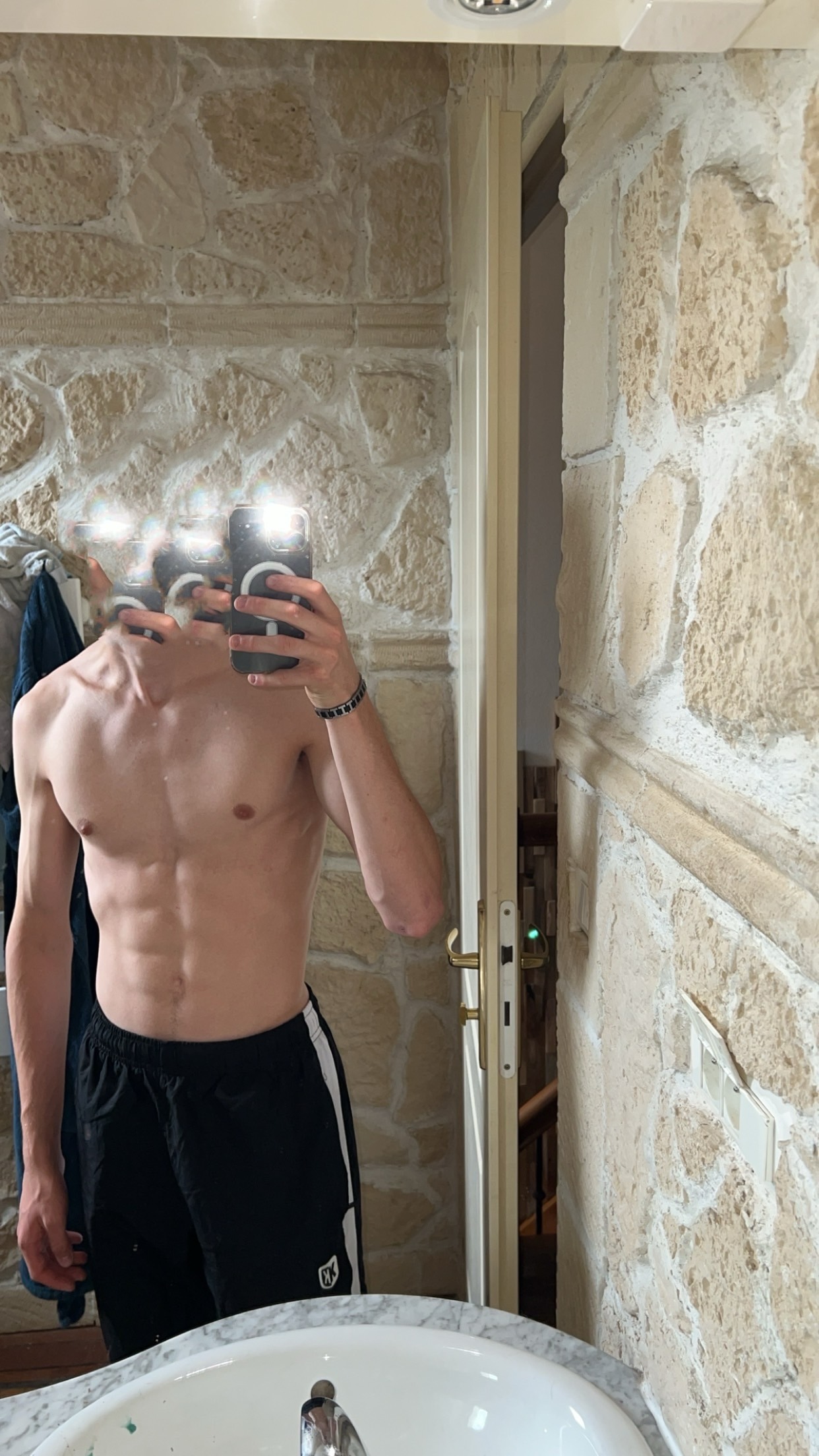 Profil de Foued, 19 ans, Rencontre à Briercrest